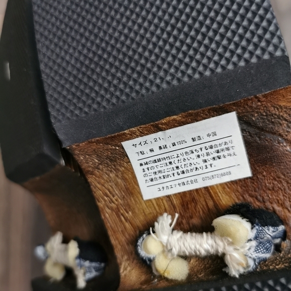 Japanese Wooden Slippers - Picture 6 of 7